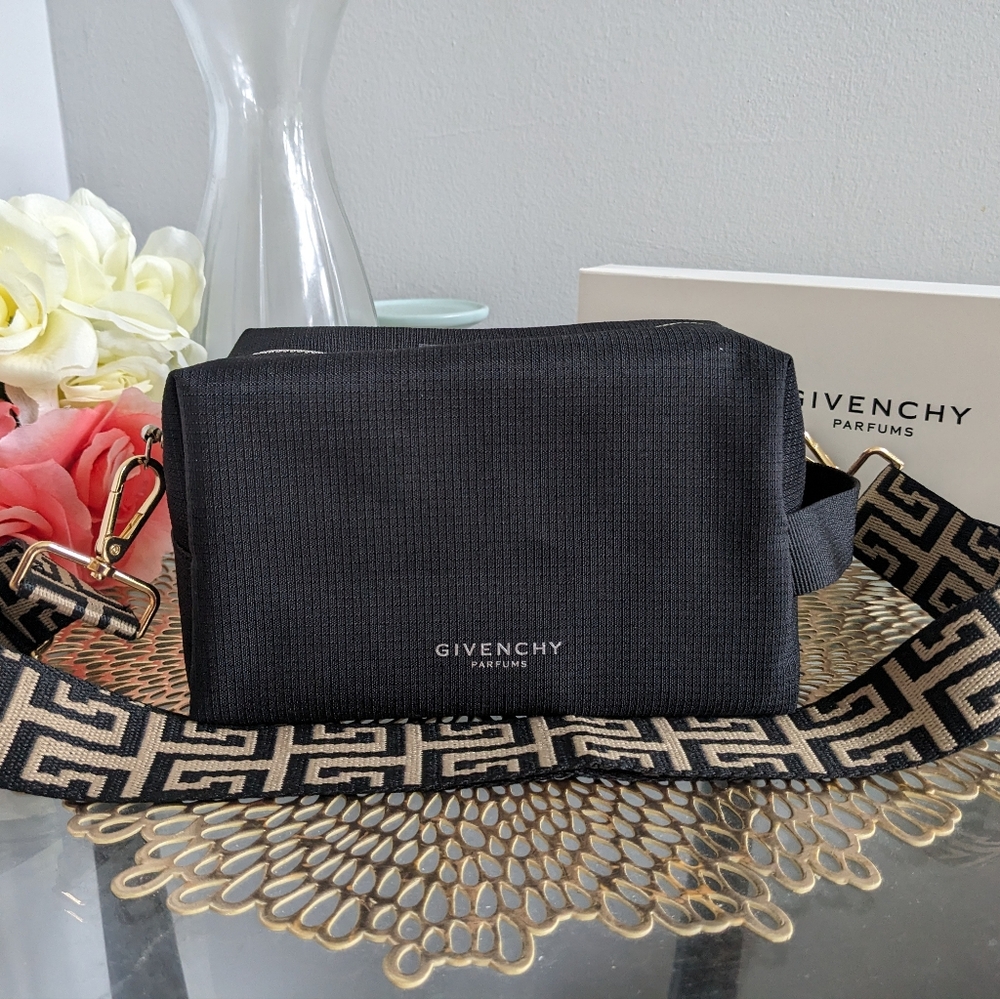 Givenchy - Picture 8 of 10